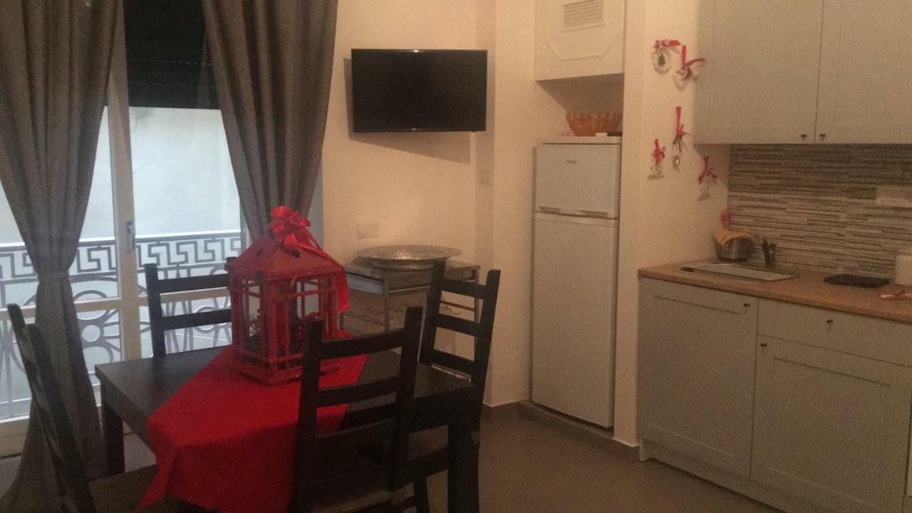Casa Vacanza "Al Vicolo Delle Colonne" Salerno Exteriér fotografie