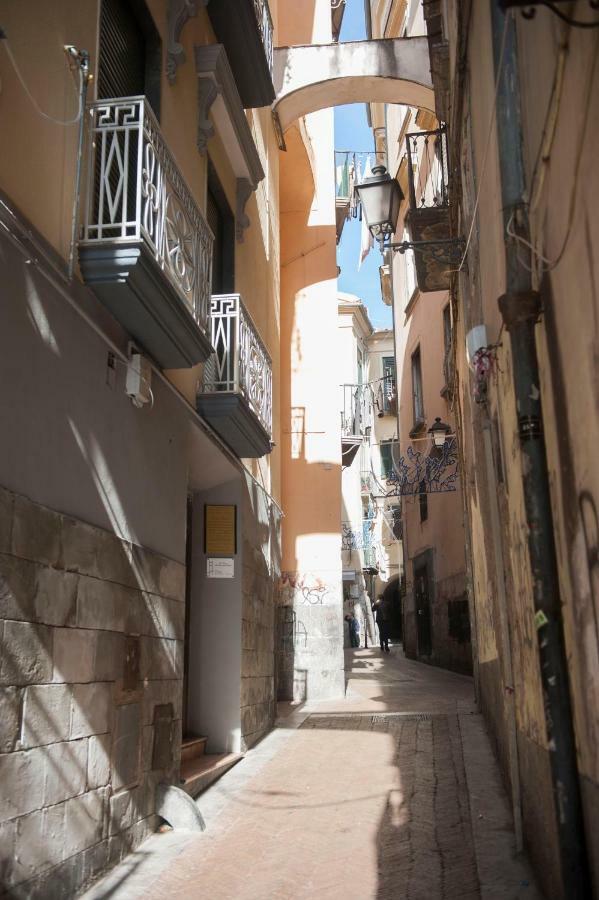 Casa Vacanza "Al Vicolo Delle Colonne" Salerno Exteriér fotografie