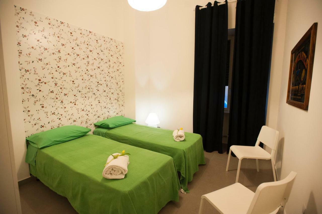 Casa Vacanza "Al Vicolo Delle Colonne" Salerno Exteriér fotografie