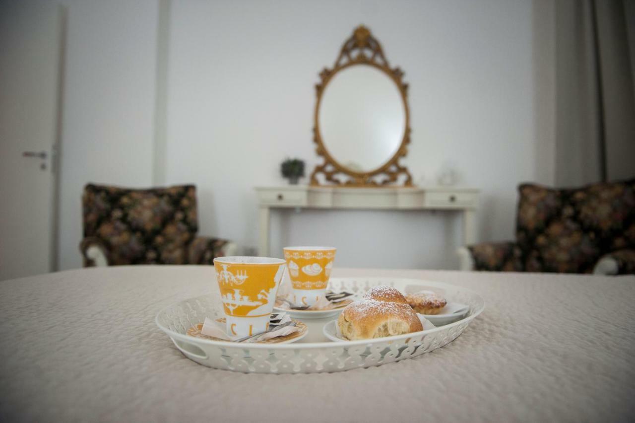 Casa Vacanza "Al Vicolo Delle Colonne" Salerno Exteriér fotografie