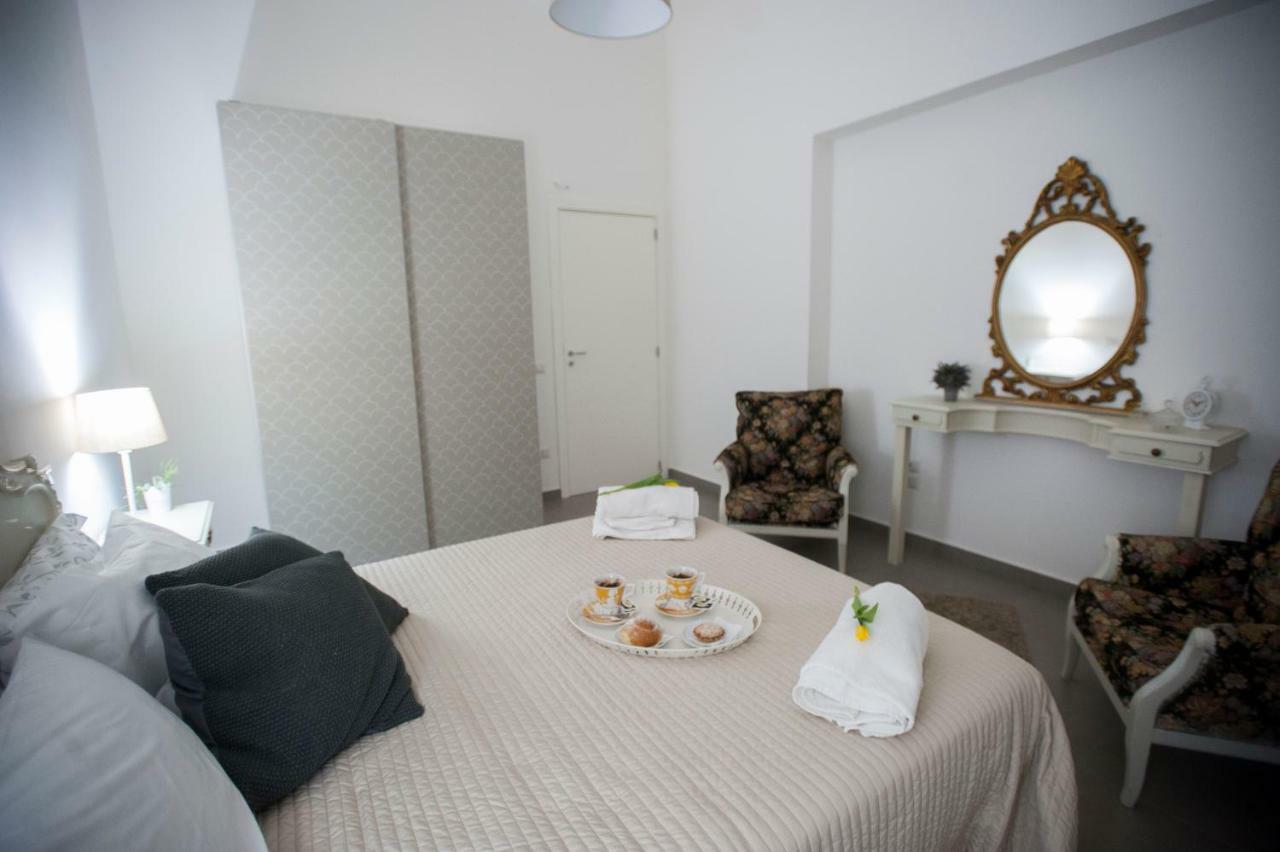 Casa Vacanza "Al Vicolo Delle Colonne" Salerno Exteriér fotografie