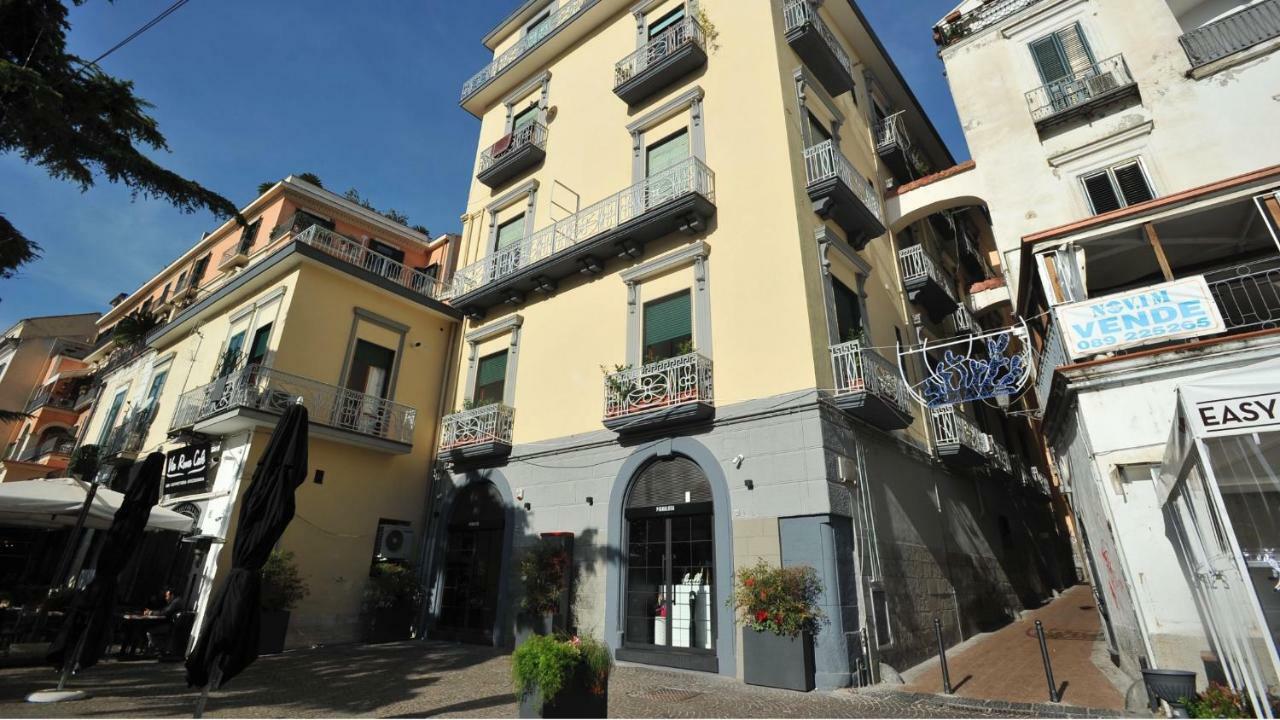 Casa Vacanza "Al Vicolo Delle Colonne" Salerno Exteriér fotografie