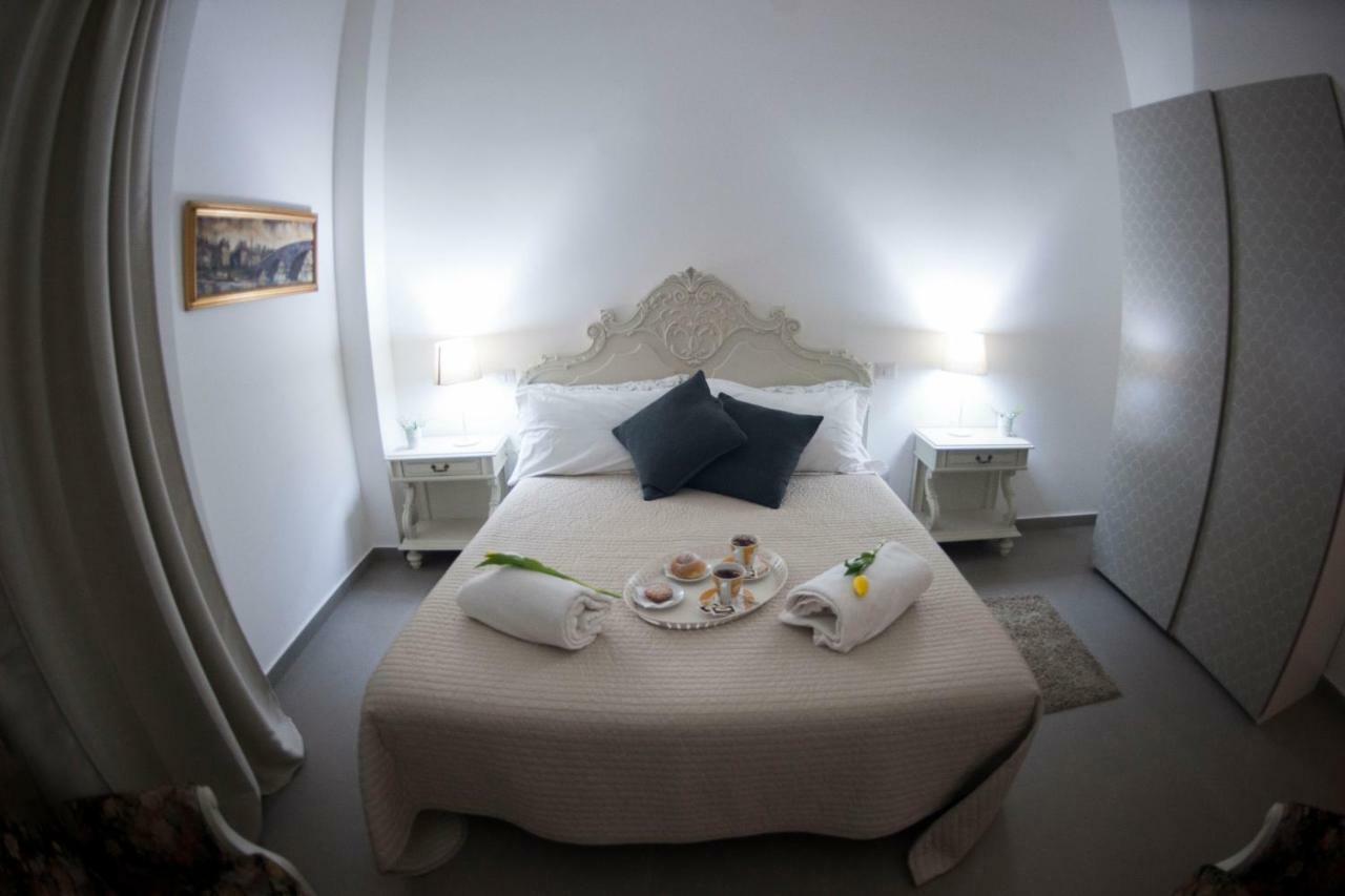 Casa Vacanza "Al Vicolo Delle Colonne" Salerno Exteriér fotografie