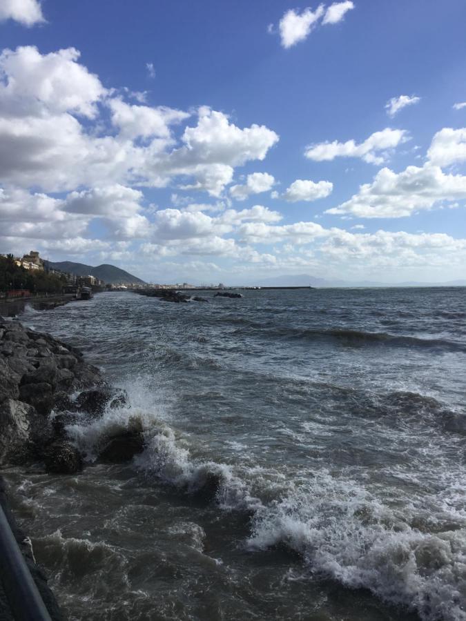 Casa Vacanza "Al Vicolo Delle Colonne" Salerno Exteriér fotografie