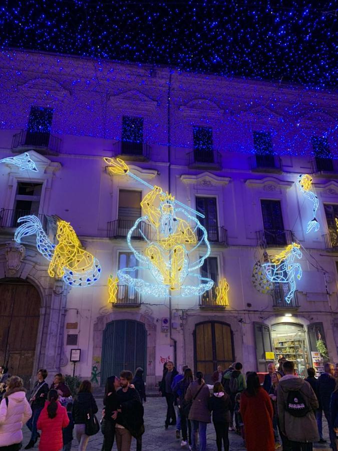 Casa Vacanza "Al Vicolo Delle Colonne" Salerno Exteriér fotografie
